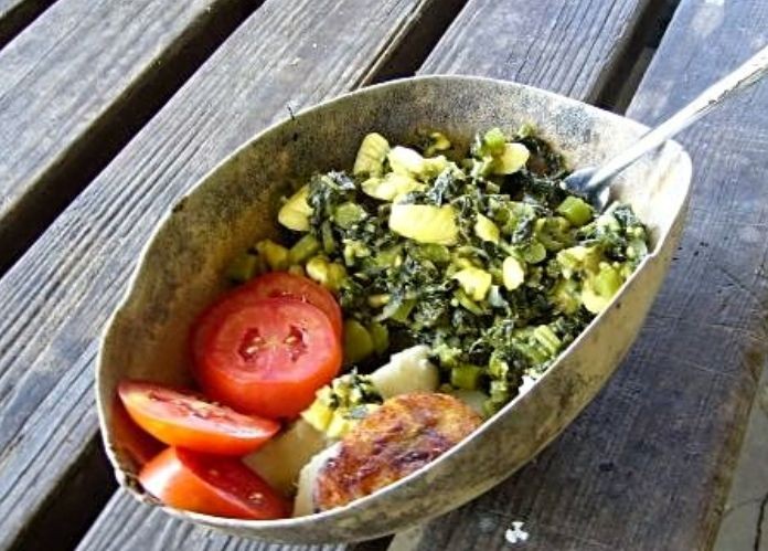 Jamaican meal in a wooden serving bowl